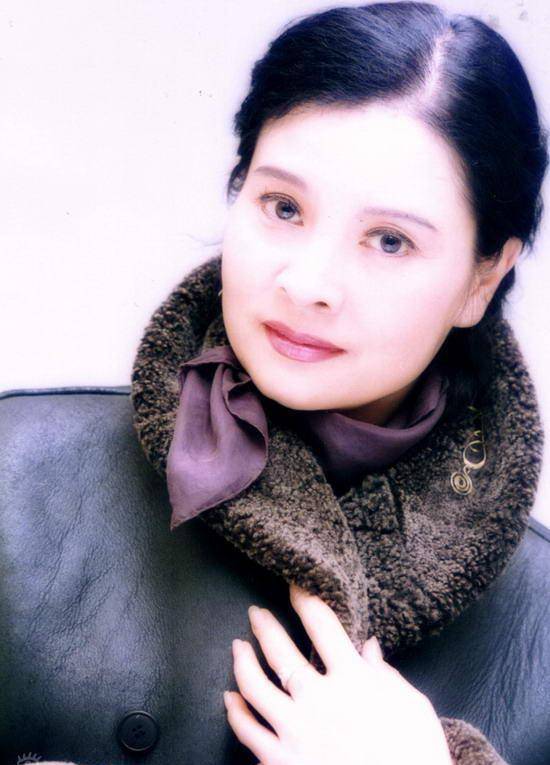 "国家一级演员"梁丹妮:二婚嫁小8岁冯远征,至今无儿无女也幸福_丈夫