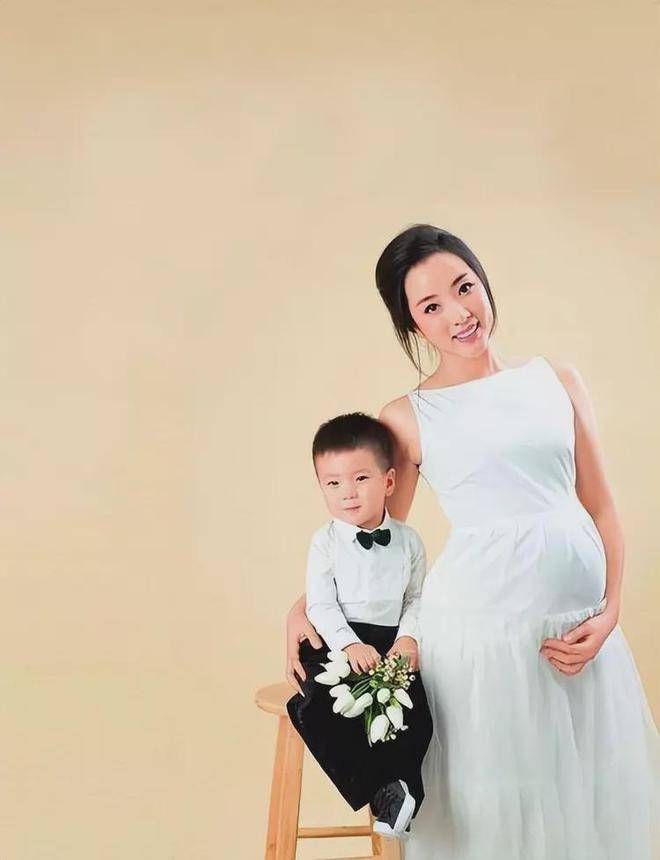 李思思:度假近2月回北京!