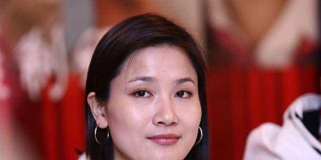 50岁侯勇娶小20多岁娇妻后,鲜有作品,4年后疑似酒驾上热搜_沈蓉