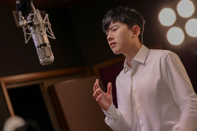 比如与张杰一起参加选秀的魏晨,俞灏明,王栎鑫等人,早就走上了多栖