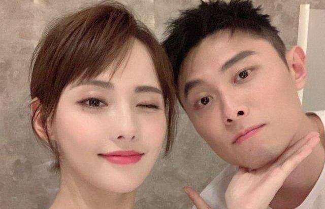 张嘉倪的老公买超,凭借自己的实力,年纪轻轻就成了ceo,把一家大型婚庆