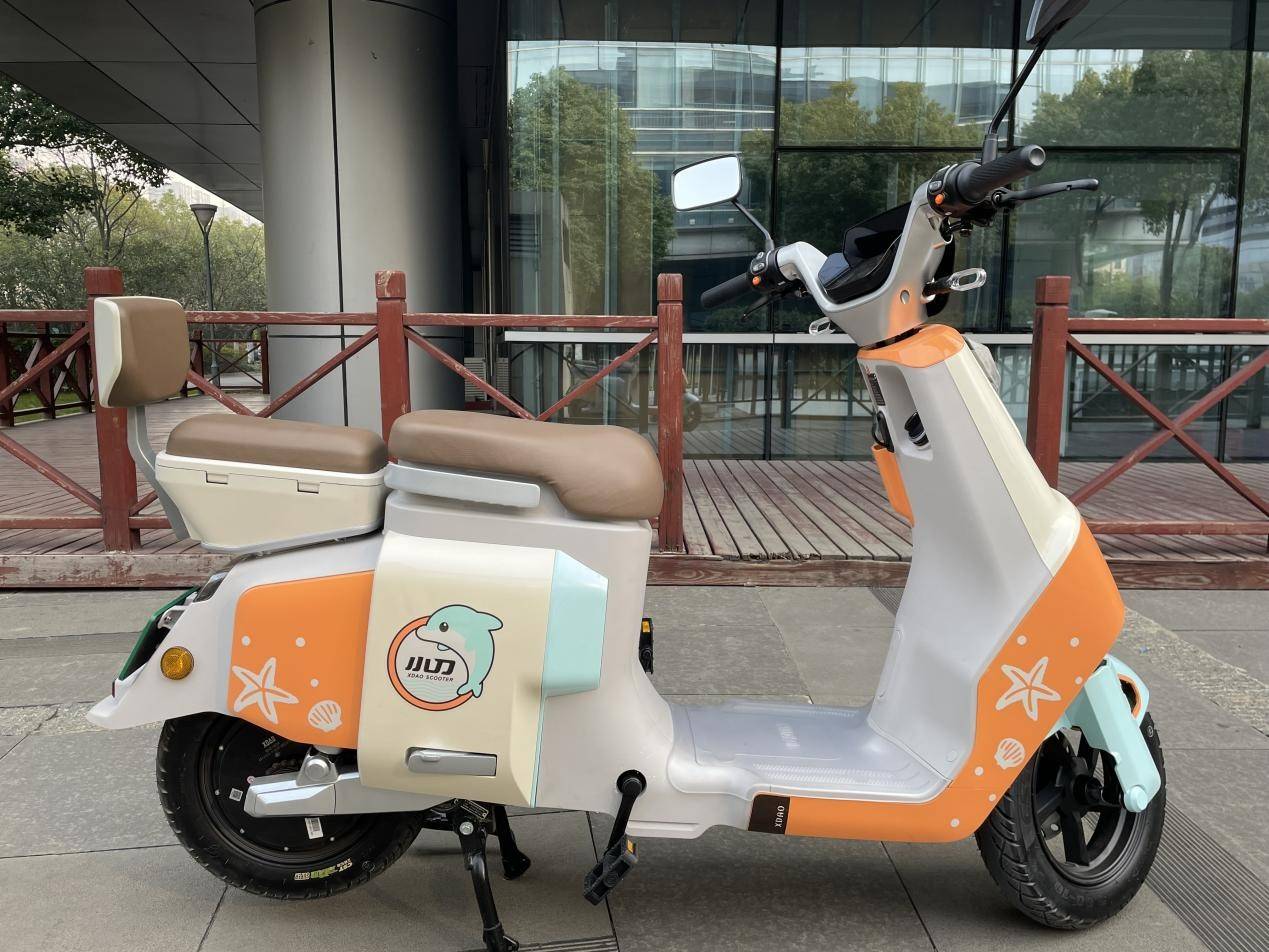 试骑小刀电动车朋克,高颜值强动力,无钥匙解锁get出行新体验