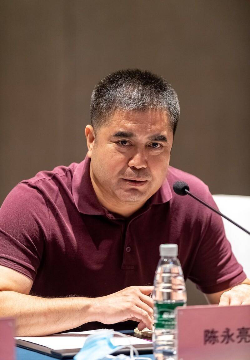 短短的4个月时间内,中国足协连续发生了3起强烈"地震",上演了被带走