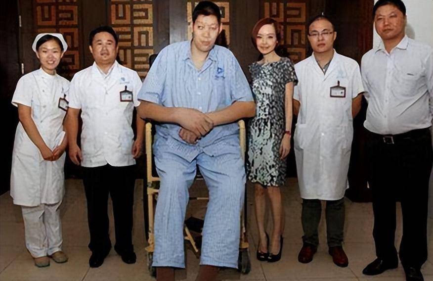 巨人曾金莲:14岁比姚明还高,18岁意外离世发生了什么?_孩子_父母_篮球