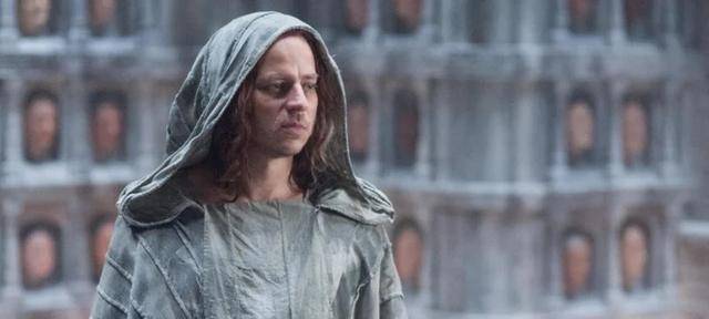 既然贾昆是号称最厉害的无面者之一,那么他为什么会坐在牢车里呢?