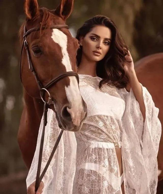 自古中东出美女,波斯人既有西方女人的性感身姿,又有东方美女的含蓄