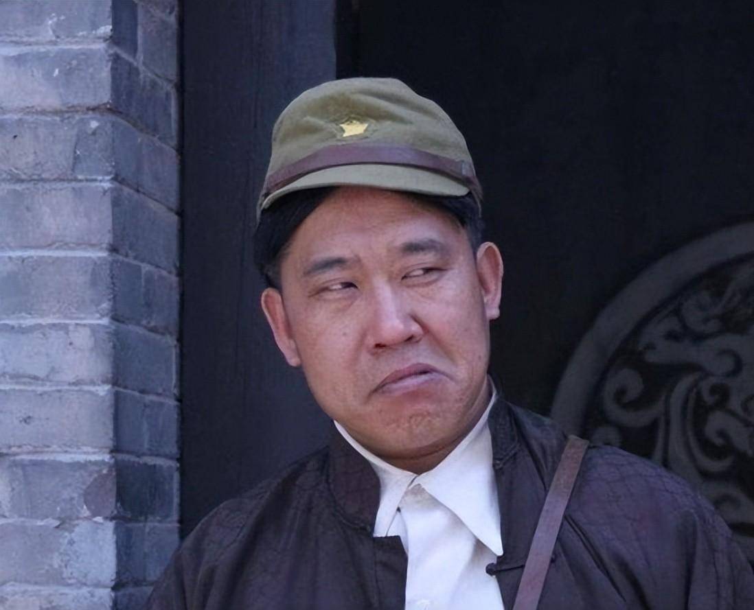 杜旭东饰演的汉奸"二光头"一战成名.