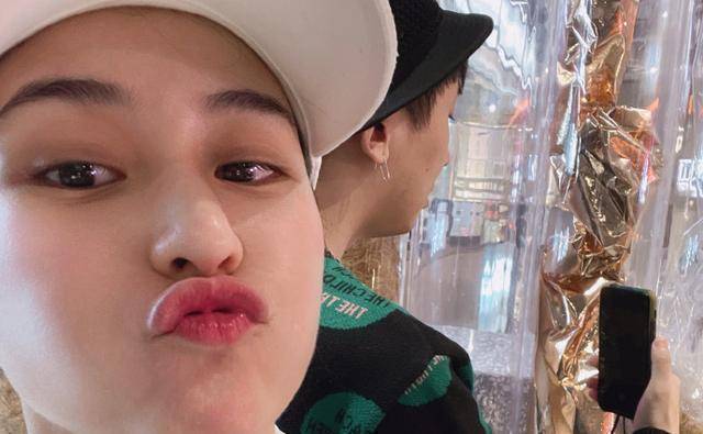 德云社尚九熙与何超莲同框,遭网友热议,真是有钱人找有钱人玩_演出