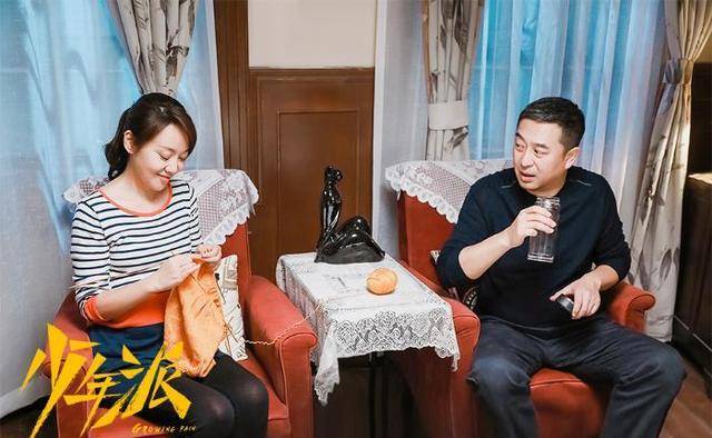 最强大叔之争:孙红雷新剧一播出,张嘉译新剧收视率马上掉到第七_带着