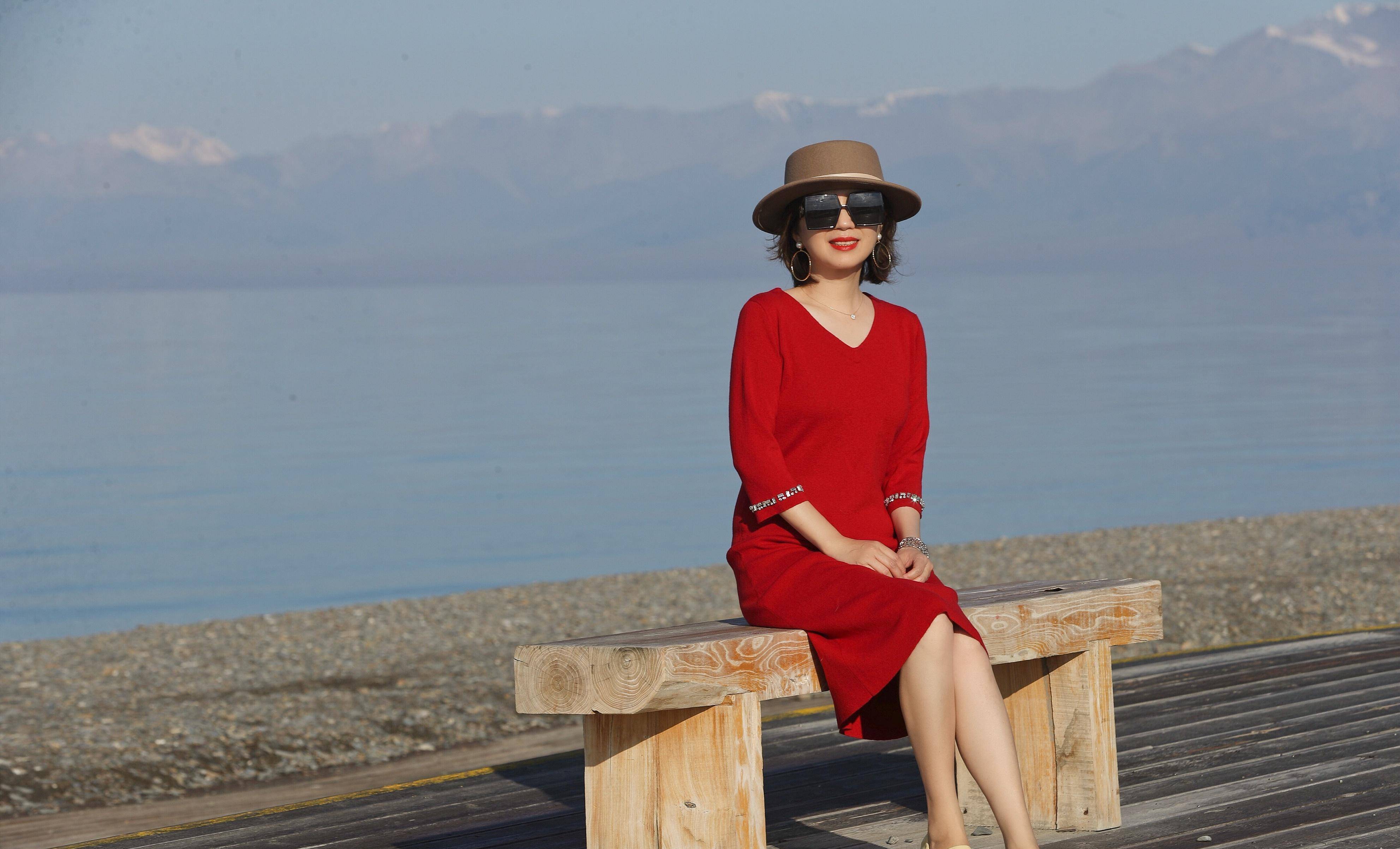 适合冬天穿的红色衣服_大衣_连衣裙_羊毛