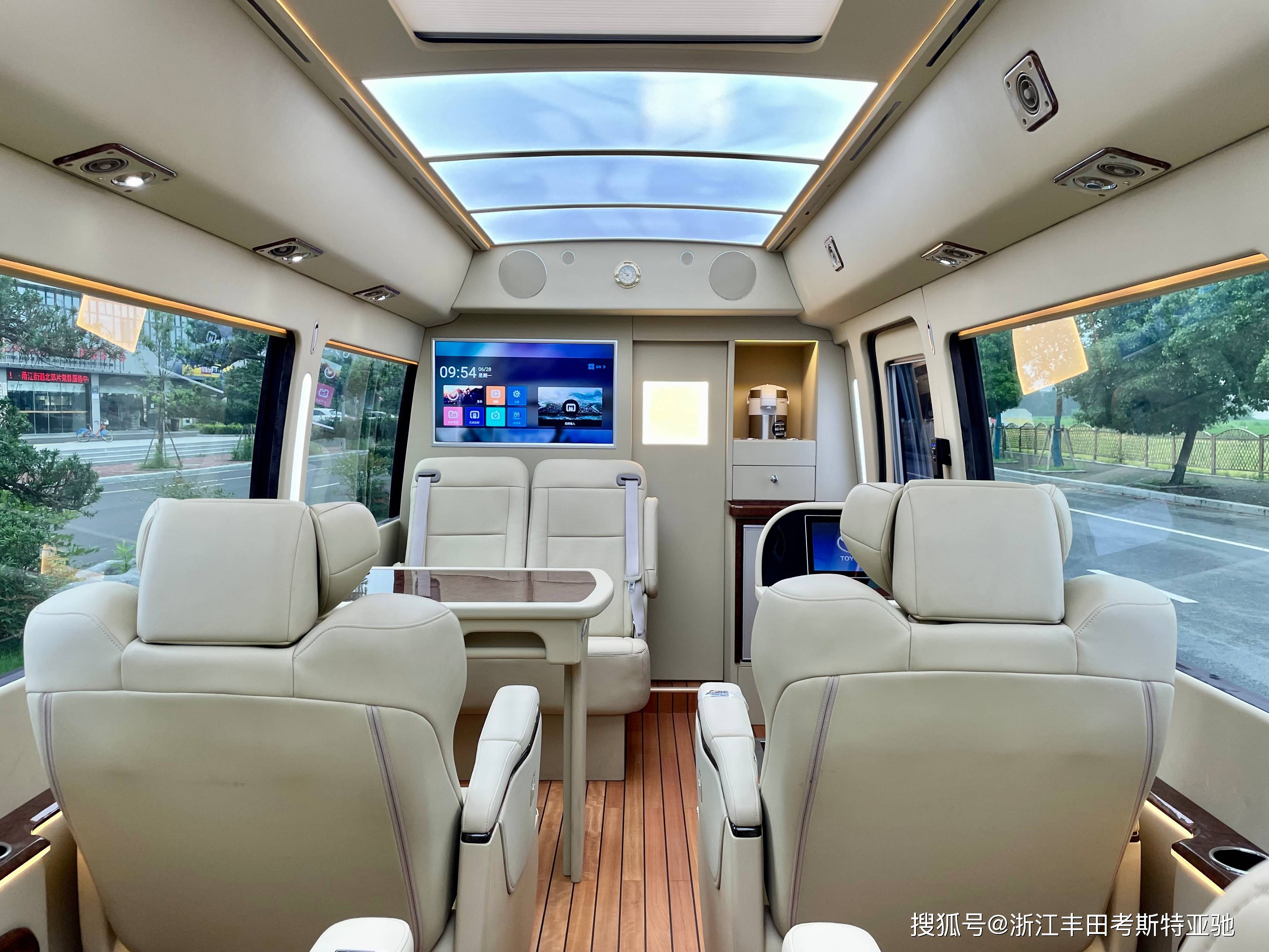 【亚驰汽车】丰田考斯特改装商用车内饰设计的独特设计_搜狐汽车_搜狐