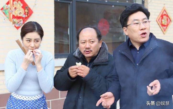 孟令宇也是赵本山的徒弟,《白清明》的扮演者金鸿鸣和《谢永强》的