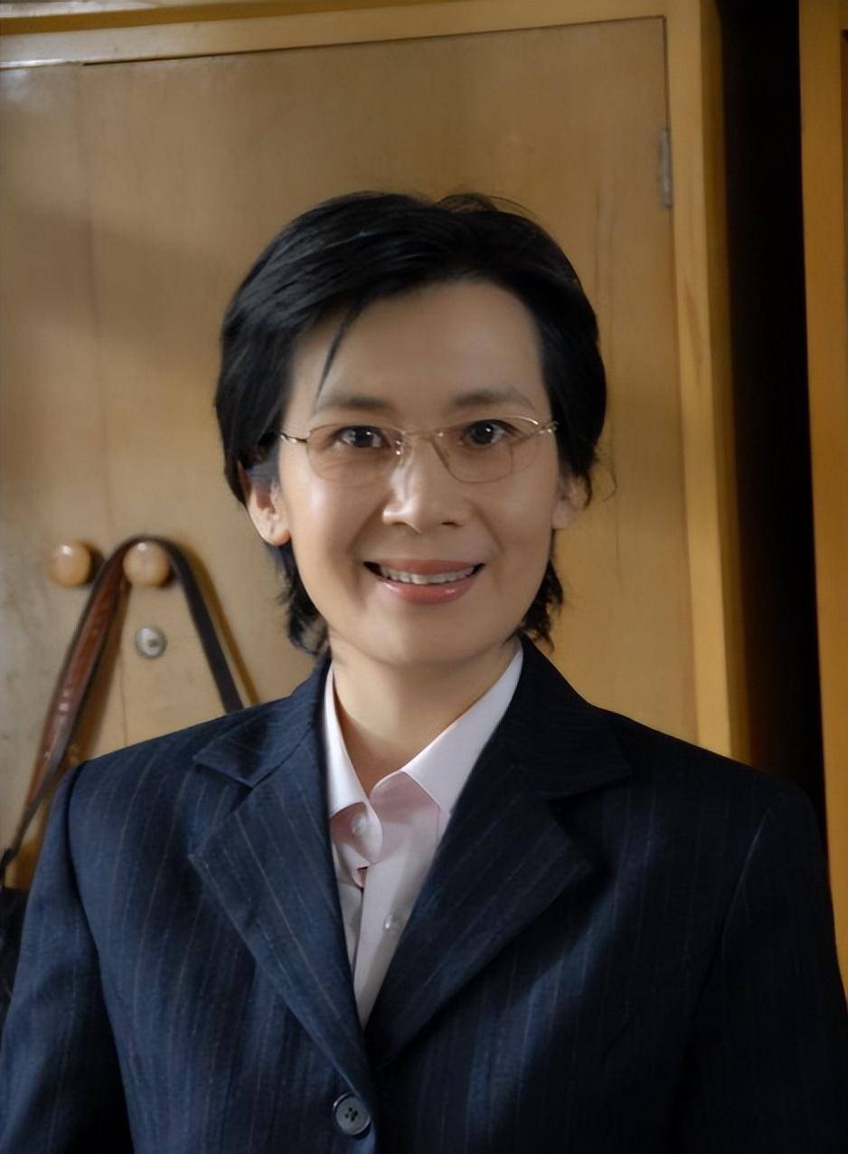 国家一级演员肖雄:当红时为了演戏而离婚,今65岁仍单身的她后悔吗