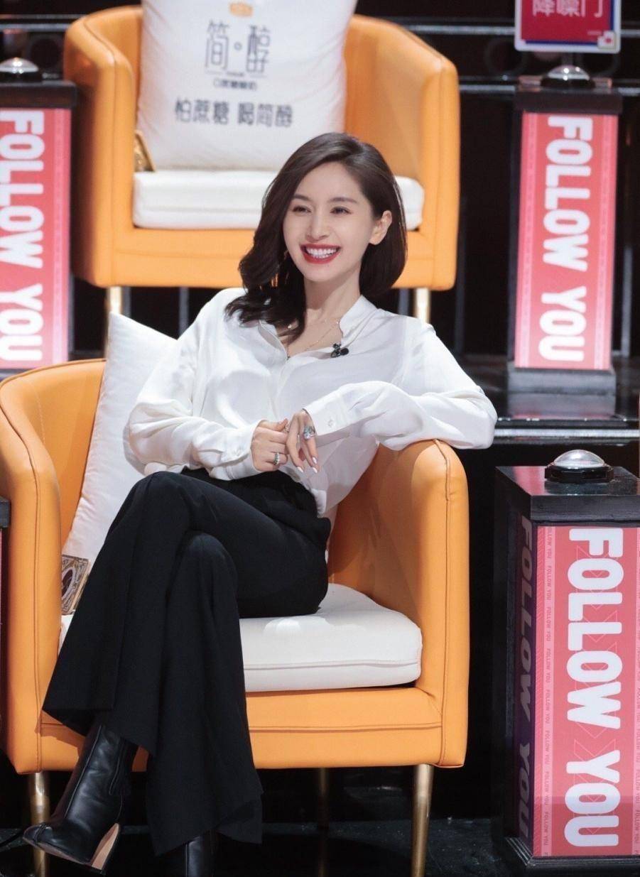 又被王子文惊艳了,穿白衬衫配黑裤子很高级,不愧是恋爱中的女人_身材