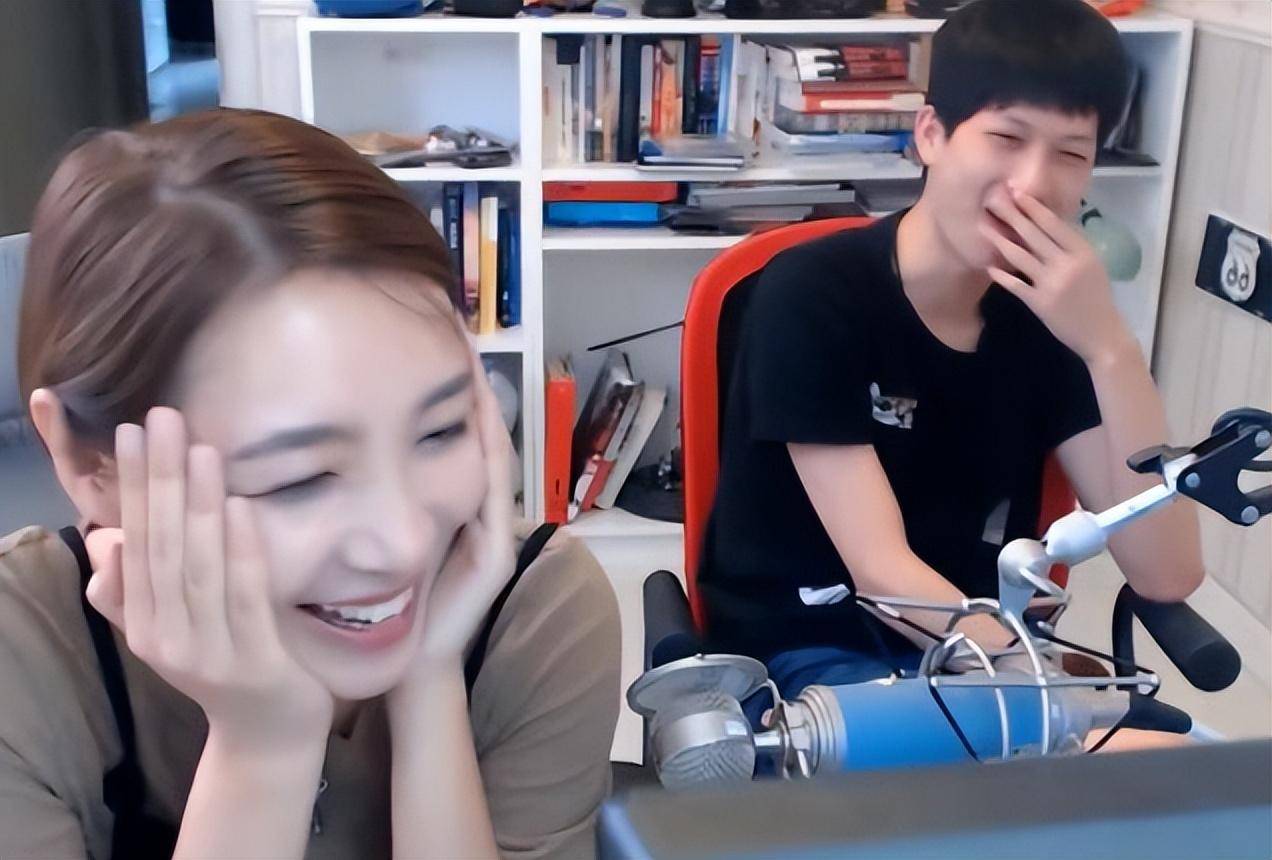 她是06年内蒙理科状元,702分考入清华,如今当游戏主播吸粉千万_石悦