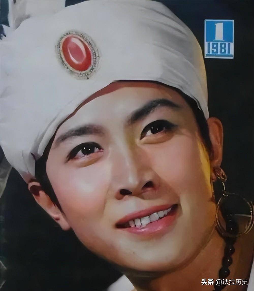 后来他主演了电影《孔雀公主》,因为里面精美的扮相,他被冠上了"奶油