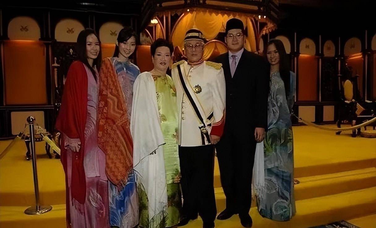 本来身为大马拿督的庄宝一家可以在马来西亚过着人上人的好日子但是他