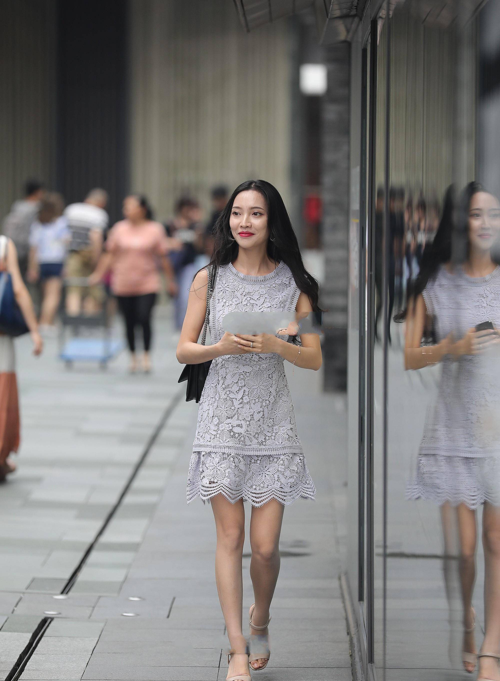 原创时尚街拍:灰色连衣裙,穿出优雅女人气息_裙子_时候_气质