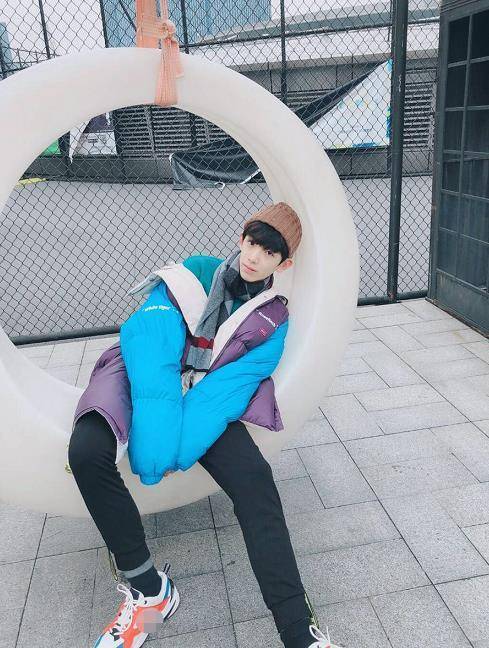 在现实生活中的他叫做黄天崎,跟其他很多小童星一样他也是其中的一个.