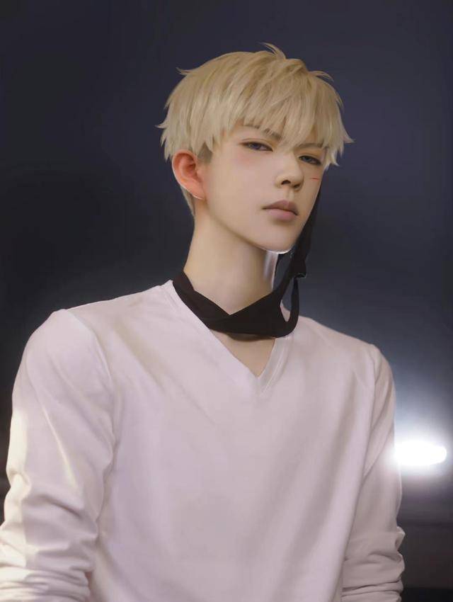 间谍过家家cos,熊祁扮演黄昏实在帅气,只让你模仿没让你超越_动漫