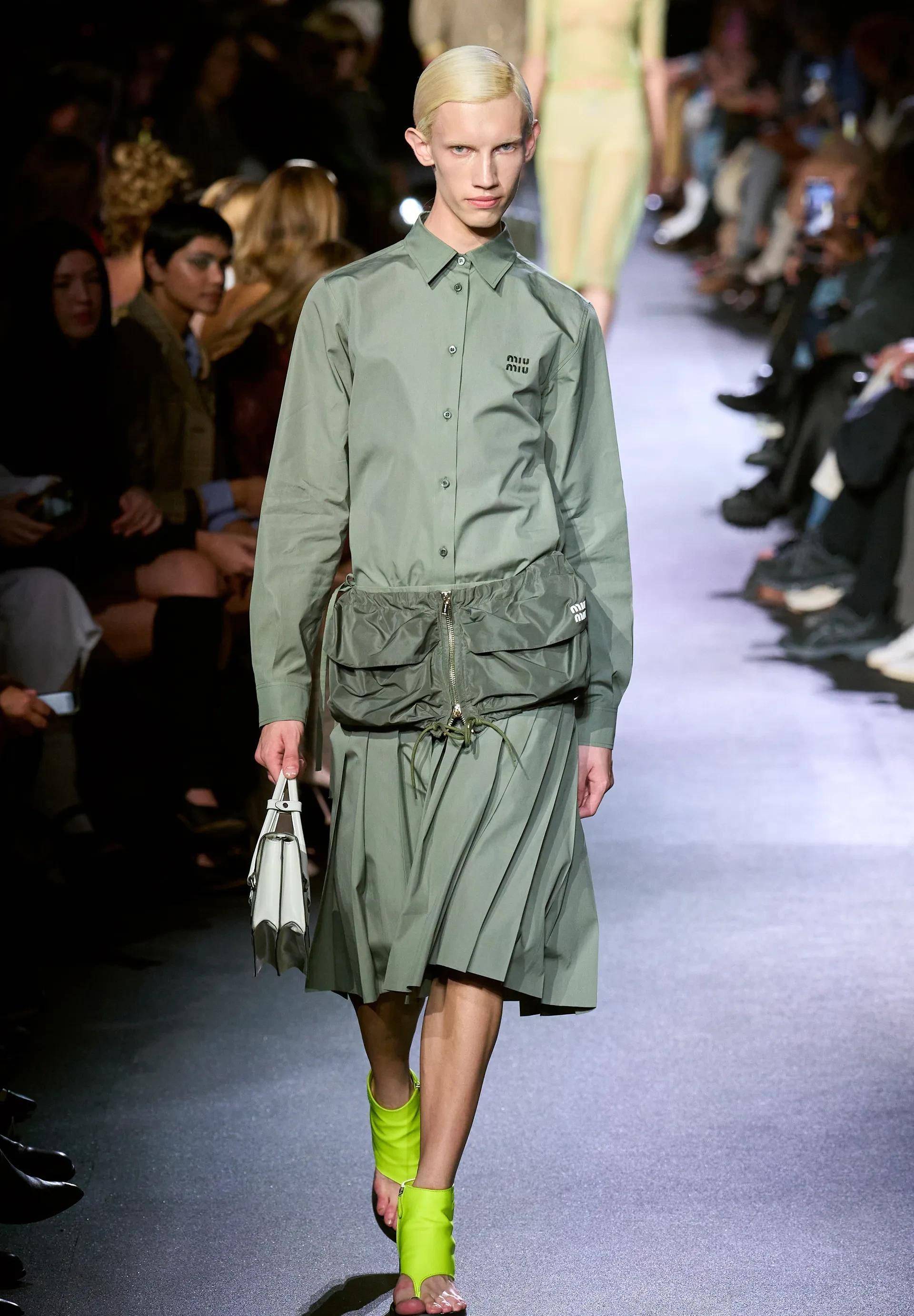 巴黎时装周|miumiu-2023年春季成衣大片(中)_表演_普拉达_miu
