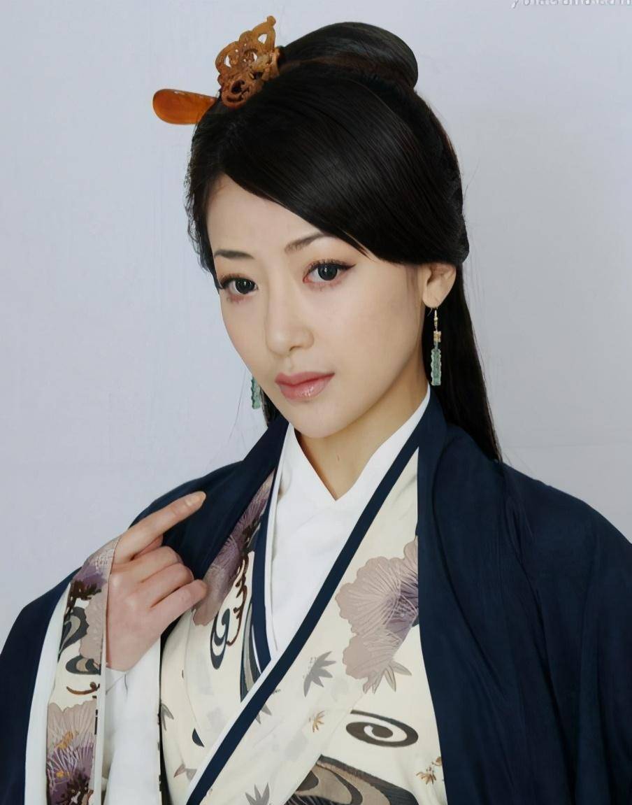 "古装剧女神"陈紫函:时尚极致撩人,让人不知往哪看_来自_图片_网络