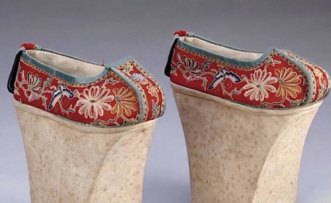 明朝皇后的墓里,出土十一双高跟鞋,古人真是又爱美又潮流_女性_行动