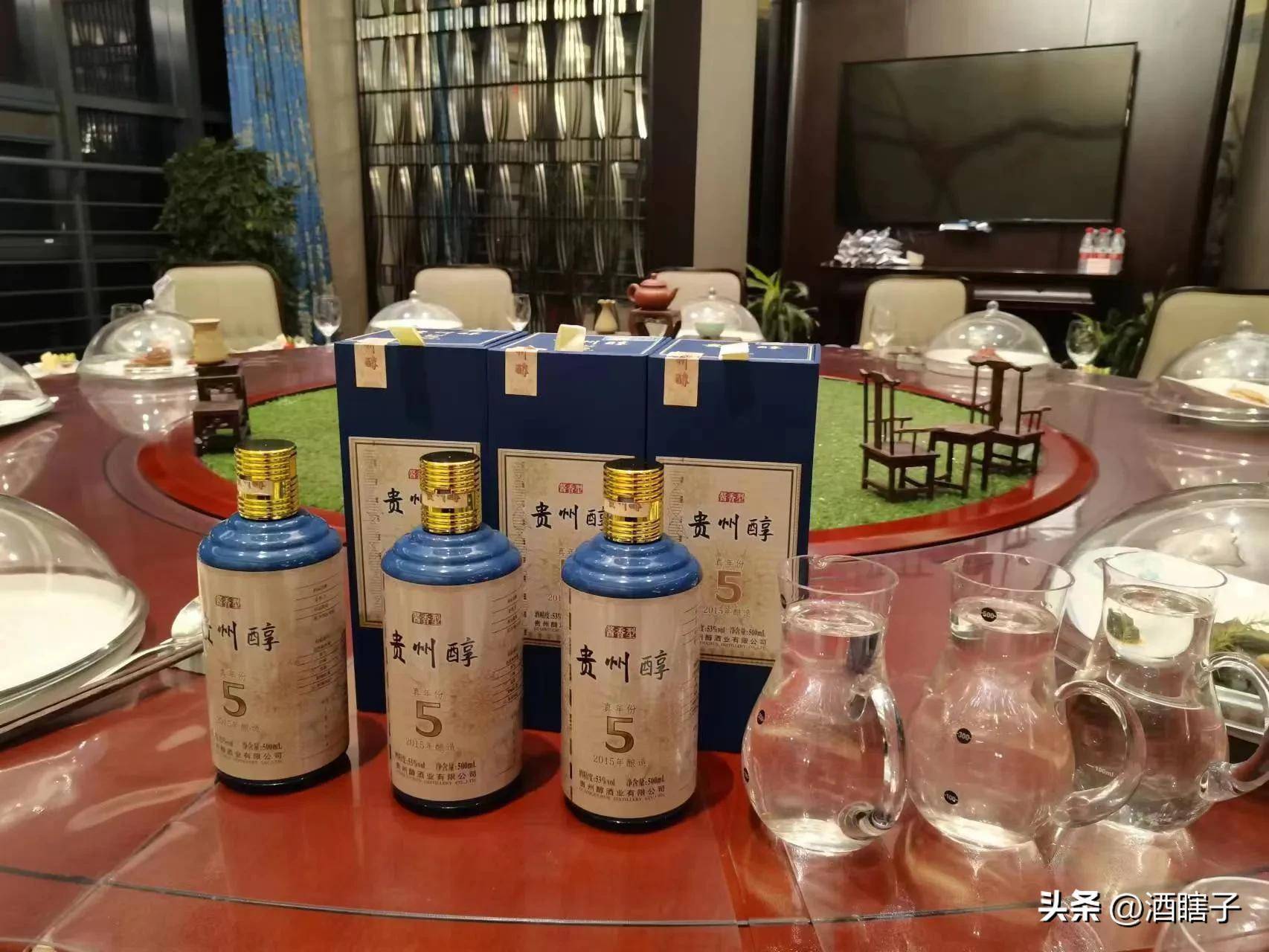 从茅台镇抖音卖酒三美女,看酒企网红带货和线上品牌运作_气质_贵州