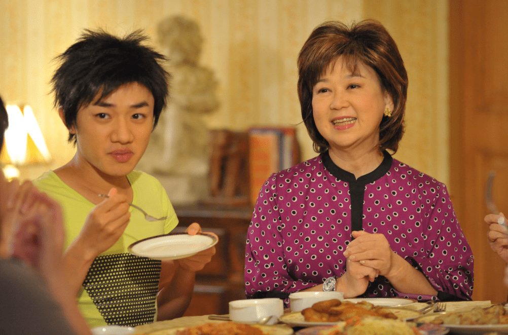 导演罗俊伟性交易被判刑10个月,还让女方扮狗舔脚趾_照片_罗于_电影