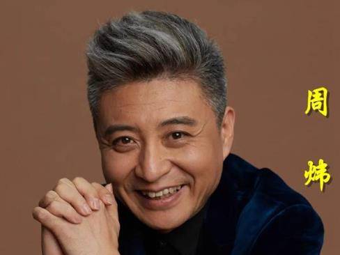相声演员周炜:今45岁满头白发尽显沧桑,与女子站在一起像父女_妻子