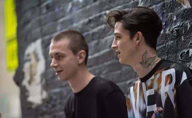 ashstymest▲yuripleskun▲charlottefree在设计元素上,本季新品也