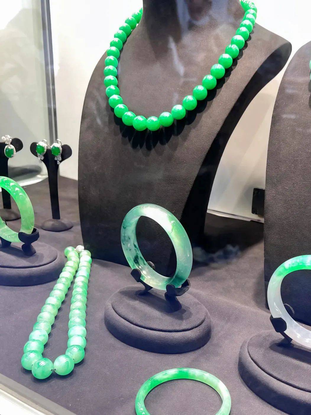 会展资讯|2023香港国际珠宝展,现场火爆,珠宝与价格更是惊掉下巴!