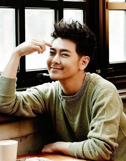 与此同时,林志颖还晒出了最新7张,这7张照片都是林志颖此次在赛场庆生