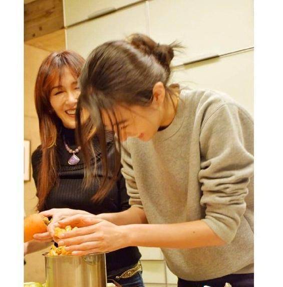 木村光希同框妈妈工藤静香,母女俩看起来像姐妹,网友:女儿更美_穿着