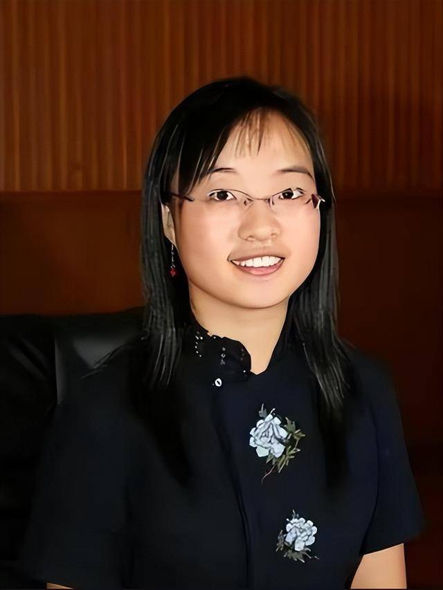 13岁"最丑谋女郎"被张艺谋劝退娱乐圈,24年后的今天,判若两人_敏芝