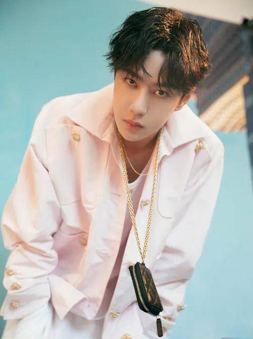 曝顶流男星跟白富美复合,男方曾多次出轨,两次搞剧组夫妻_王一博_綦美