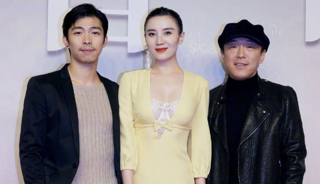 《风平浪静》首映礼,章宇宋佳贴耳杀太甜,但被宋佳的气质吸引了_影片