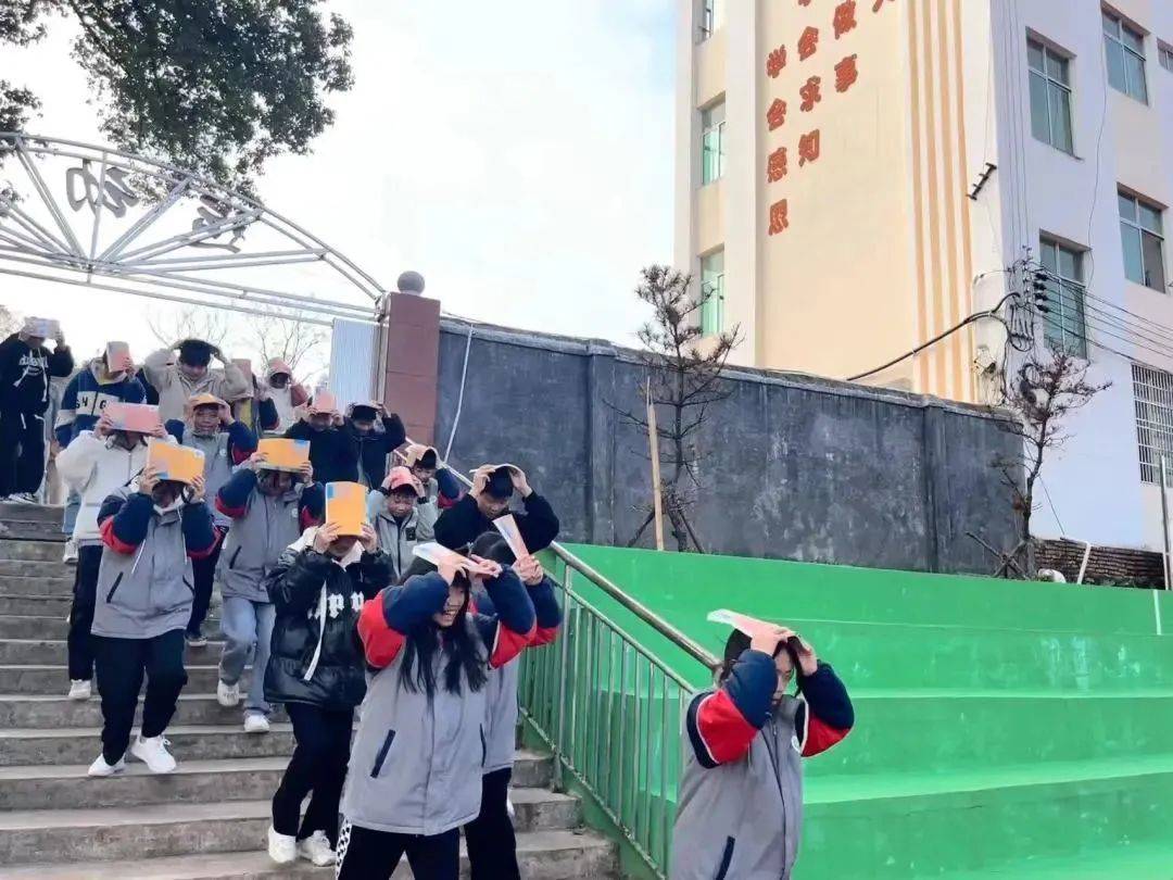 防震减灾,安全先行——兴国县杰村中学防震减灾安全演练活动_应急