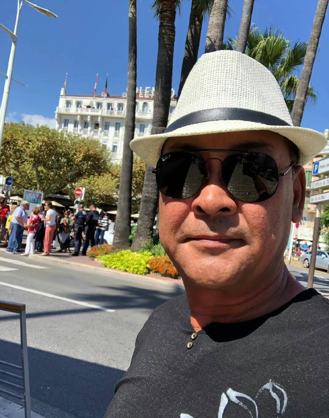 演员侯传杲:娶圈外妻子,结婚24年生一女,如今终获幸福_任淑文_化妆