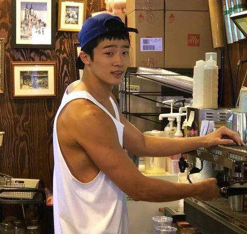 张义秀在《在你视线停留的地方》中饰演精通跆拳道,柔道,剑道,柔术等