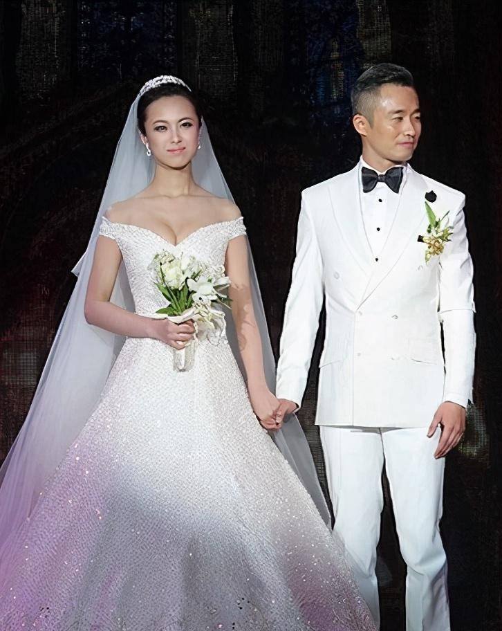 她是央视最美主持,24岁嫁42岁丈夫,婚后对患病丈夫不