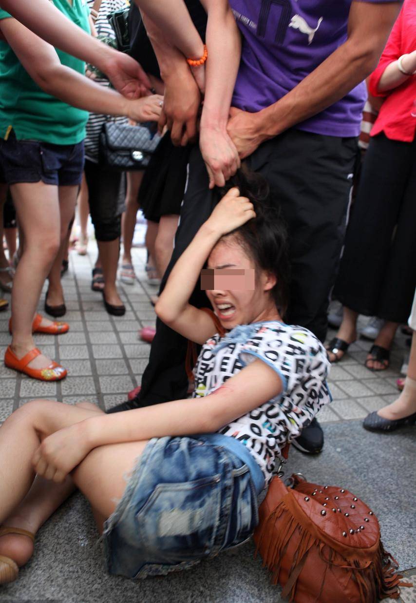 离婚不离家,我和小三生活在同一屋檐下15年,儿子长大把小三打走_刘明