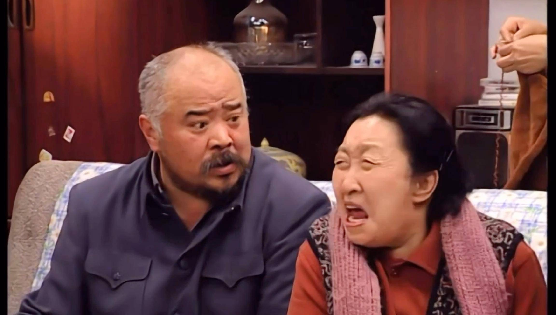 调侃别人卖5块我卖50,70岁不到牙要掉光了_画面_东北一家人_北京