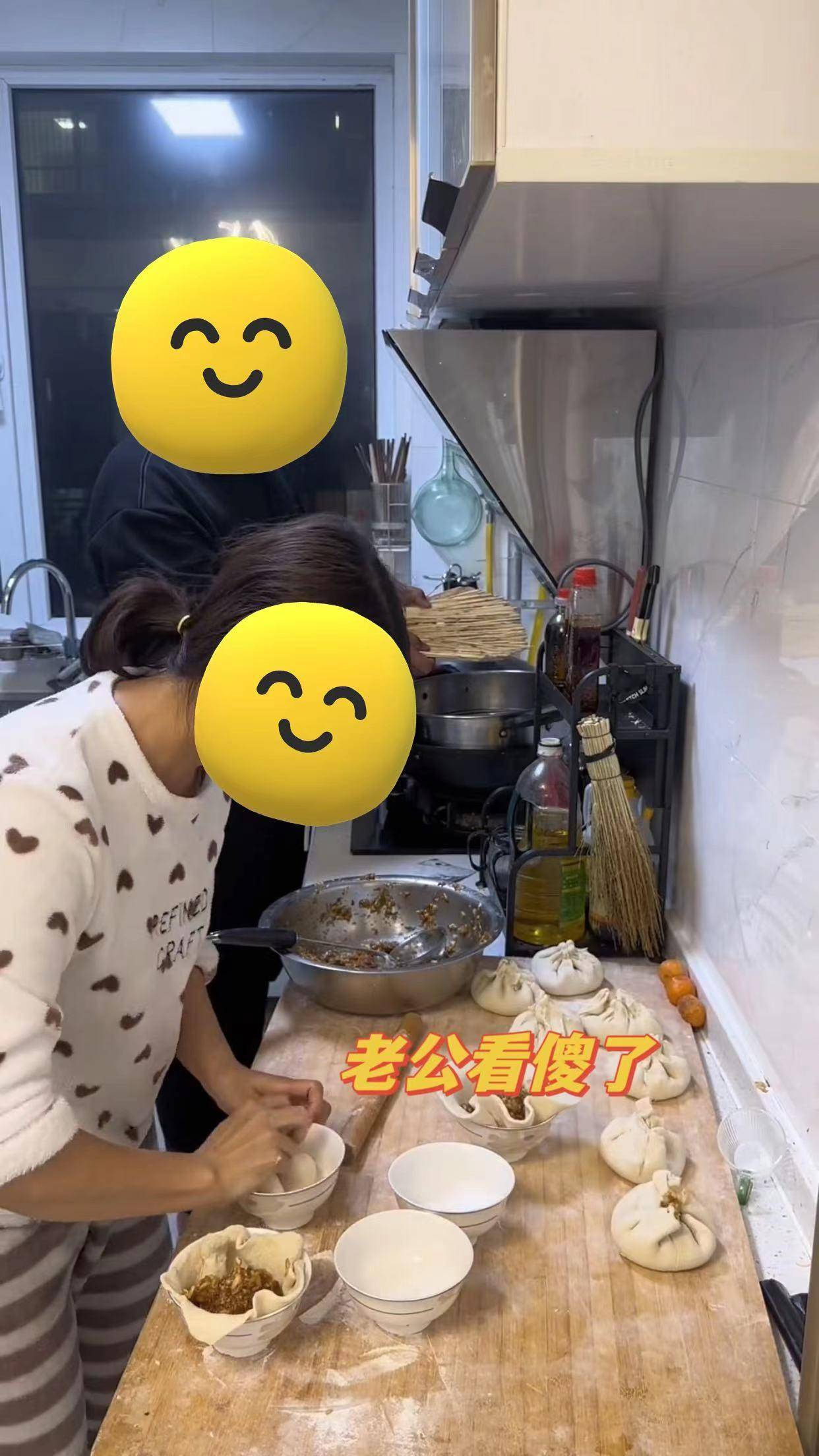 老婆自告奋勇做包子,看到成果,老公一脸生无可恋:你饶了我吧_男子