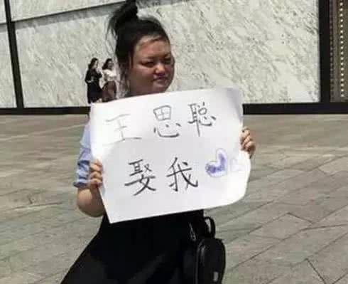 学到了（小姐姐怀孕恶搞路人图）小姐姐孕吐 第6张