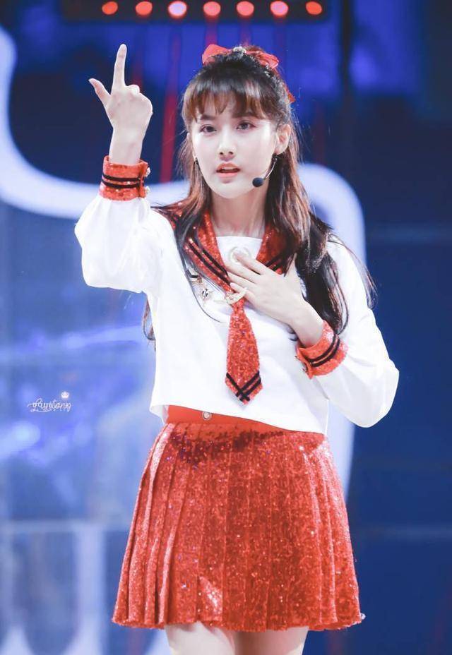 snh48李艺彤上《欢乐喜剧人7》大变样,一张嘴东北话,观众全懵了_相声