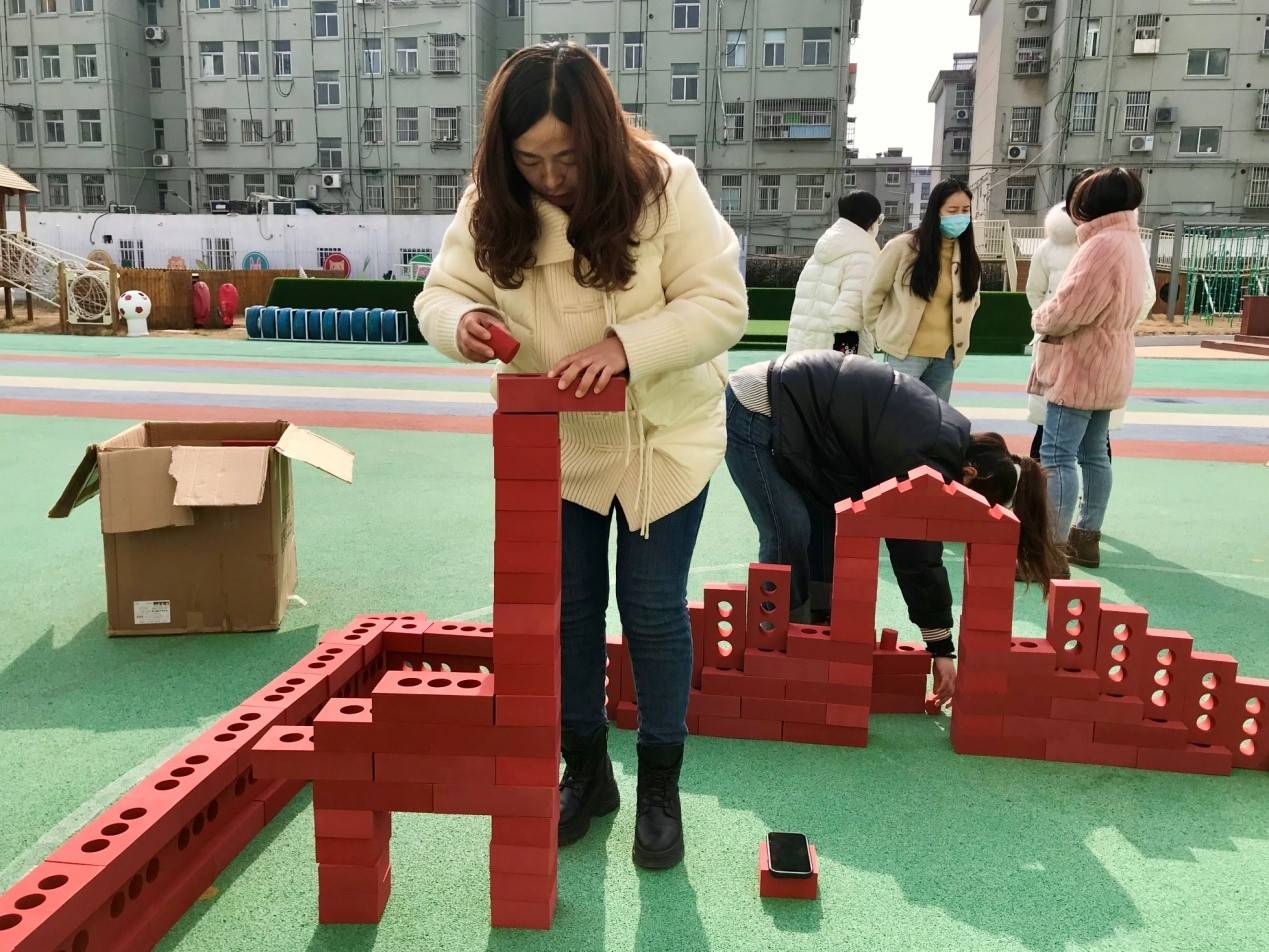 盐城市新河幼儿园开展孩教圈砖瓦积木建构游戏和传统文化拼板建构游戏