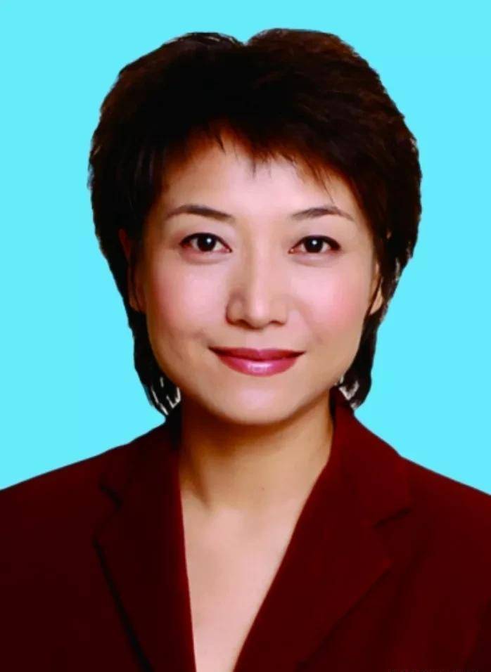 央视《新闻联播》主持人贺红梅:康辉的第一个搭档,工作上的榜样_实习