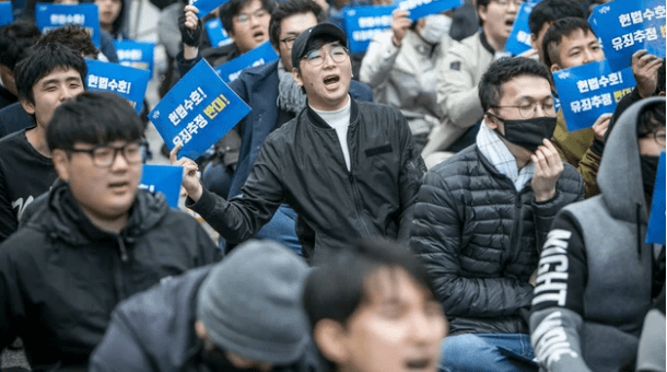 韩国女权为何走向巅峰,又被男权"反杀"?_女性_美国_马克尔