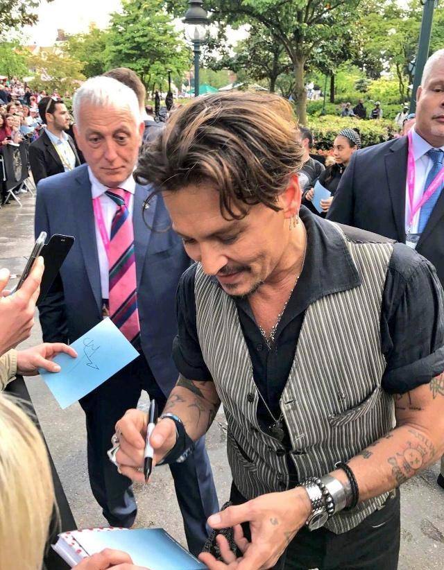 年的jerry,也是德普身边最重要的伙伴,绝不是普通的保镖和明星的关系